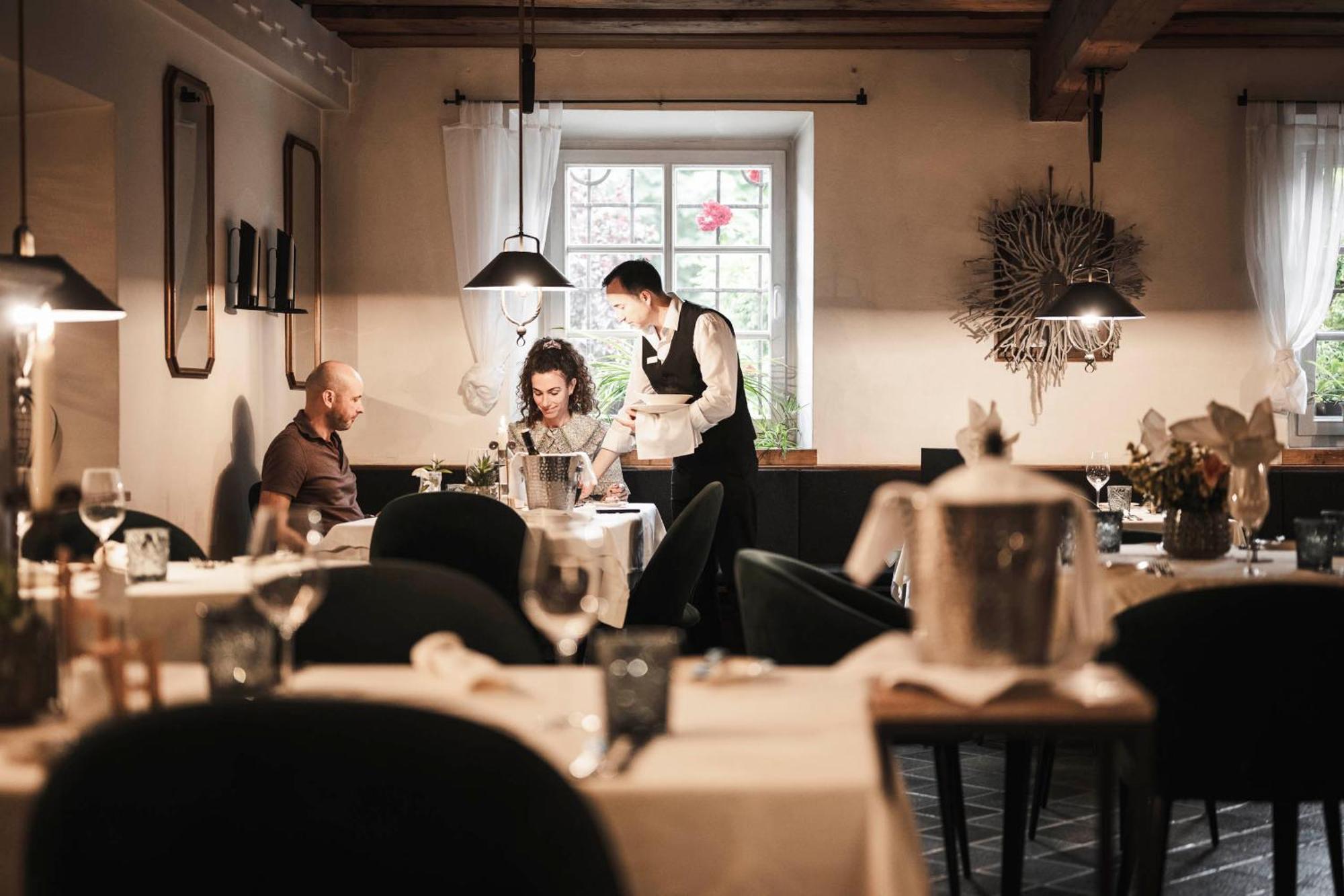 Strasserwirt - Ansitz Zu Tirol Strassen Kültér fotó